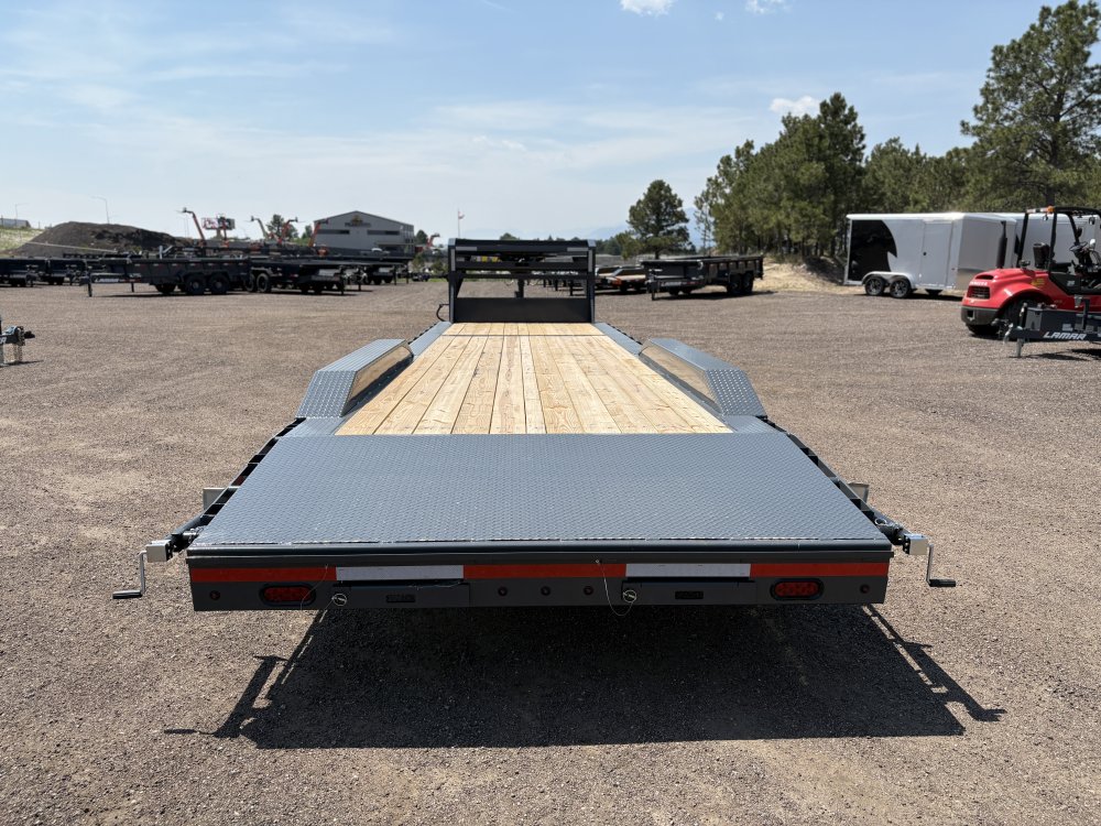 8.5'x32' Lamar Equipment