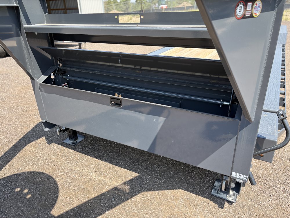 8.5'x32' Lamar Equipment