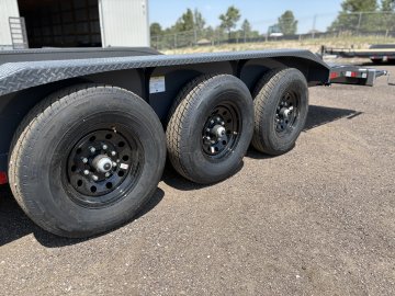 8.5'x32' Lamar Equipment