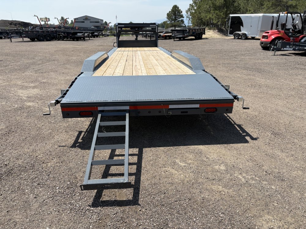 8.5'x32' Lamar Equipment
