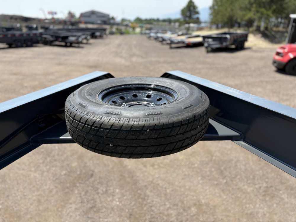 8.5'x28' Lamar Equipment