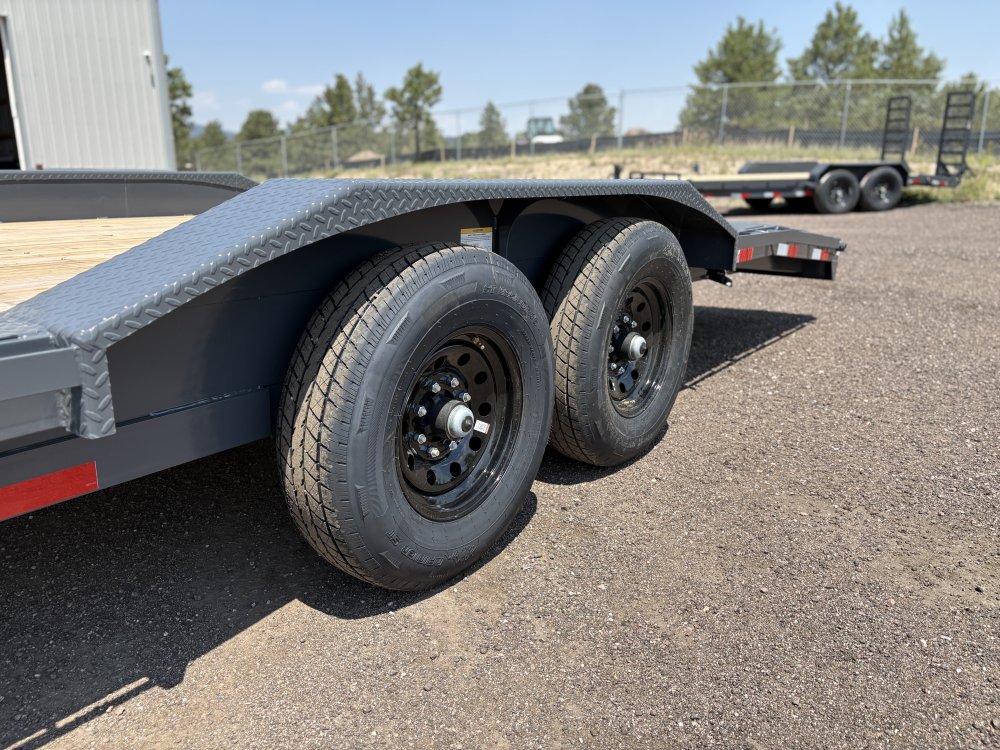 8.5'x28' Lamar Equipment