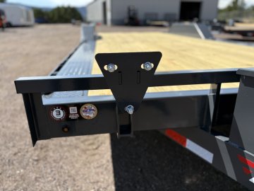 8.5'x22' Lamar Equipment