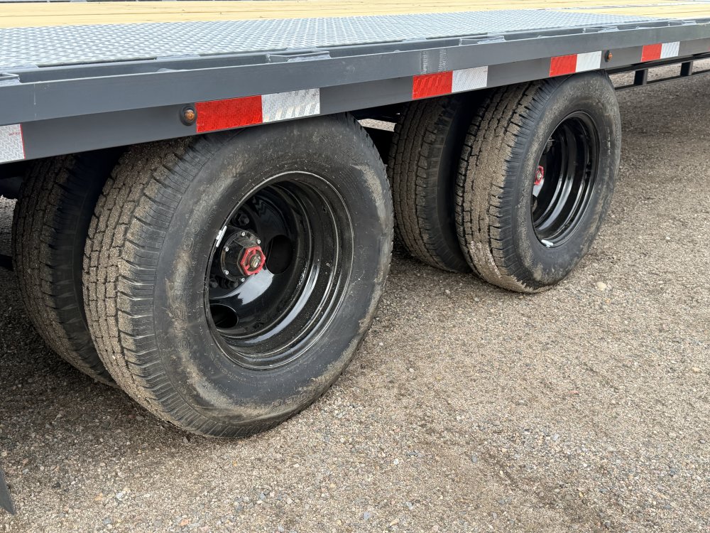 8.5'x40' Lamar Flatbed