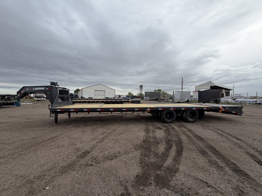 8.5'x32' Lamar Flatbed