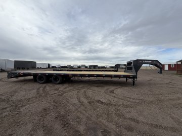 8.5'x32' Lamar Flatbed