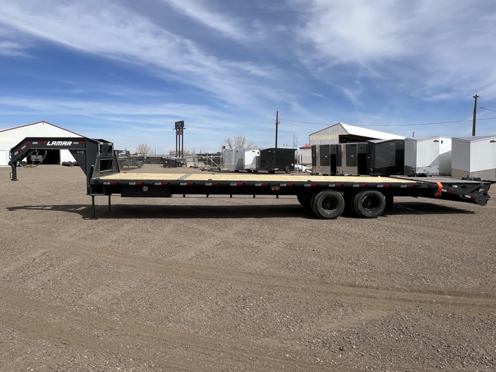 8.5'x32' Lamar Flatbed