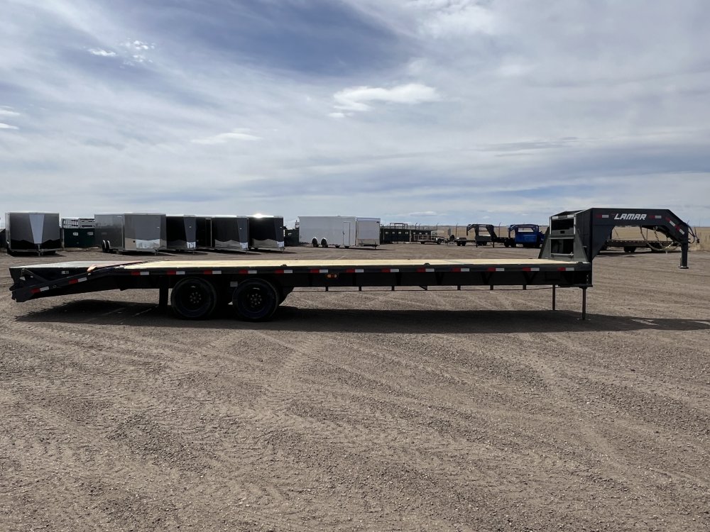 8.5'x32' Lamar Flatbed