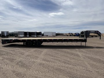 8.5'x32' Lamar Flatbed