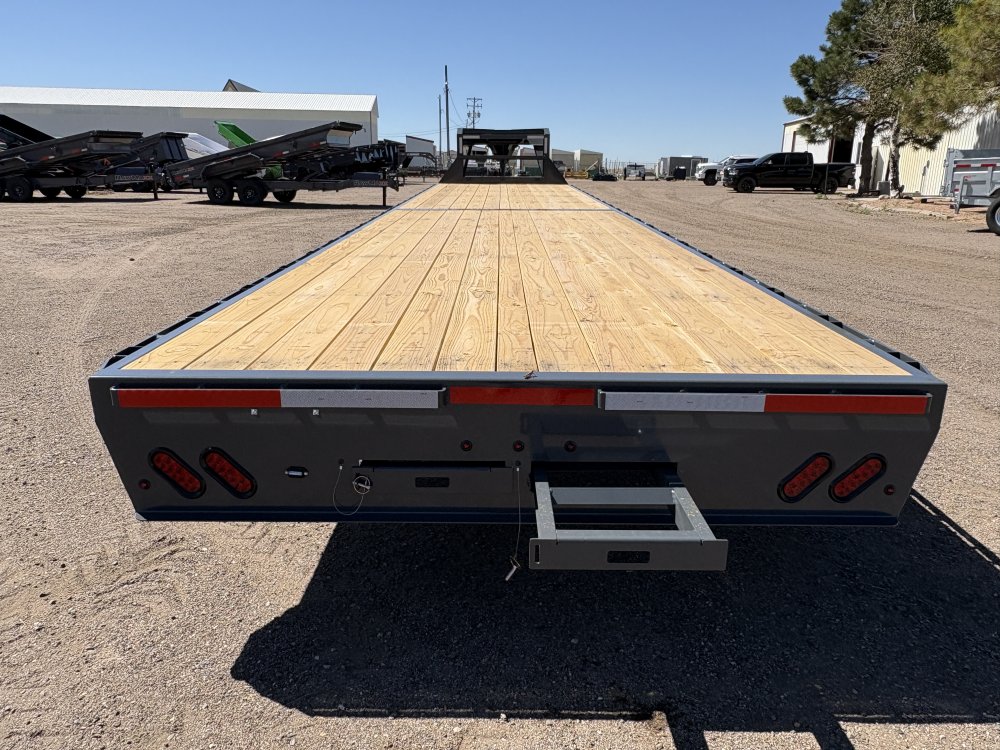 8.5'x40' Lamar Flatbed