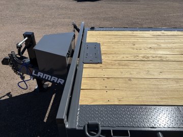8.5'x22' Lamar Equipment
