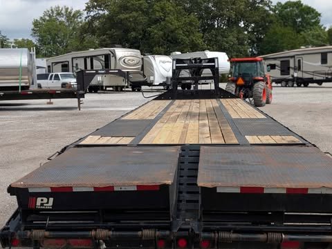 102"x32' PJ Gooseneck