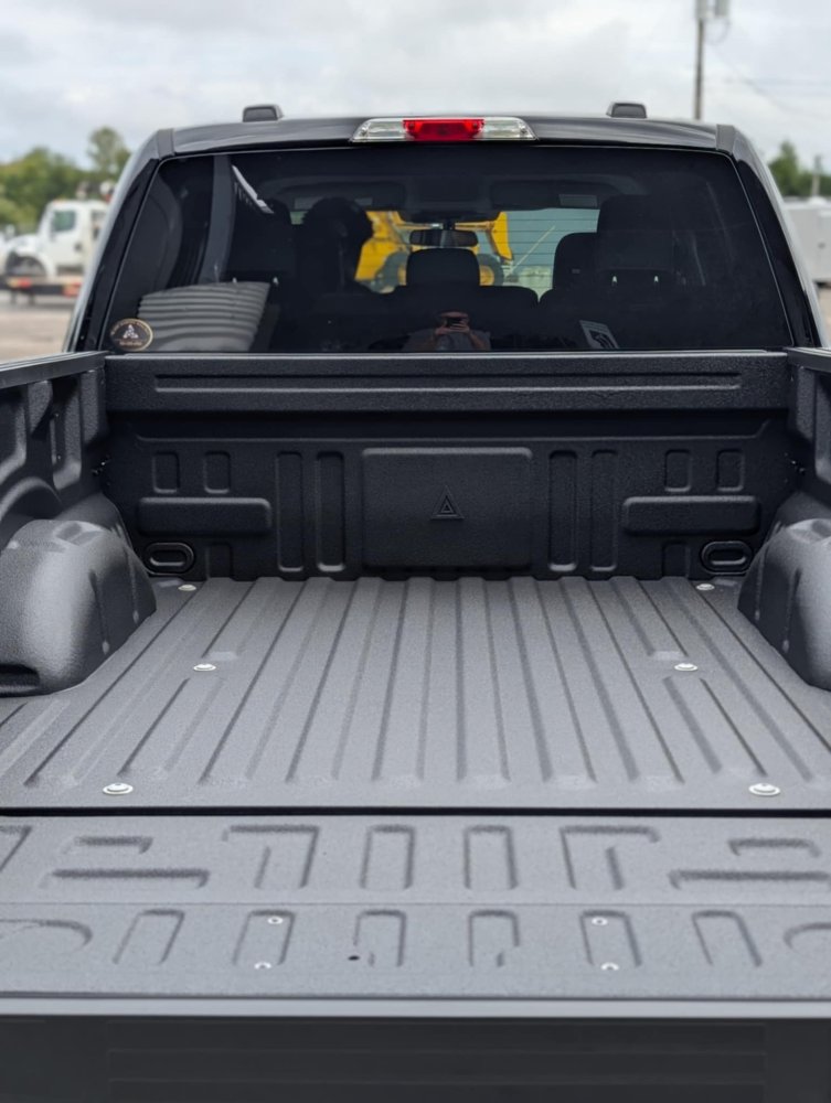 Black Diamond Spray-In Bedliner Short Wheelbase Under Rail