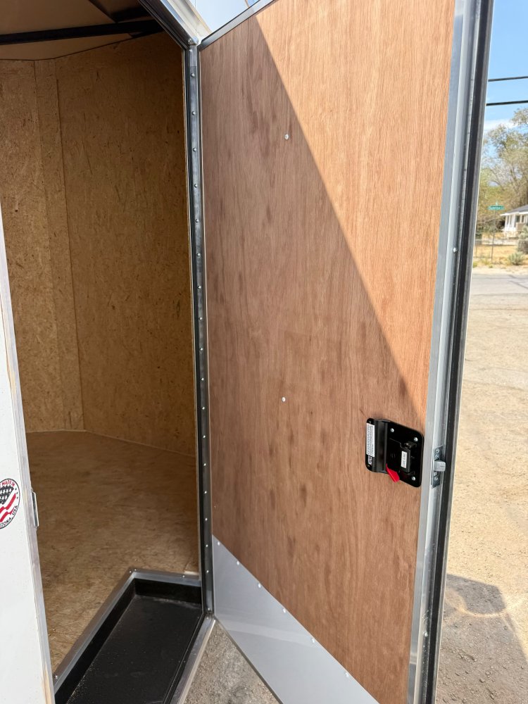 2027 LOOK ST DLX 8.5x26 10K Enclosed Car Hauler