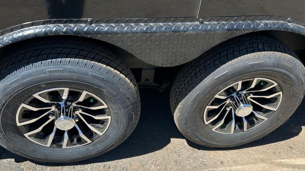 8.5x20 Conquest SE Flat Top Sloped V-Nose Enclosed Car Hauler - 10K GVWR - Silver/Black | Carson Cit