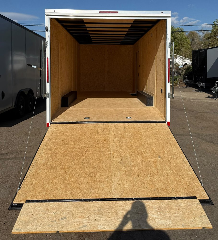 8.5x20 lOOK ST DLX Enclosed Car Haule