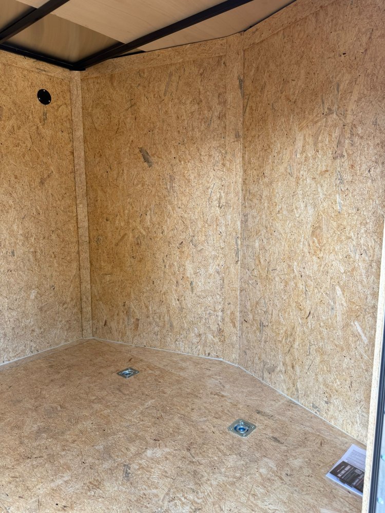 8.5x20 lOOK ST DLX Enclosed Car Haule
