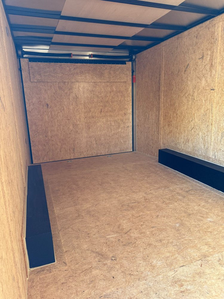 8.5x20 lOOK ST DLX Enclosed Car Haule