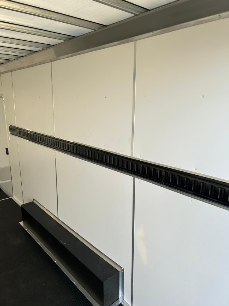 8.5&times;20 Conquest SE Flat Top Sloped V-Nose Enclosed Trailer - White | Carson City, NV