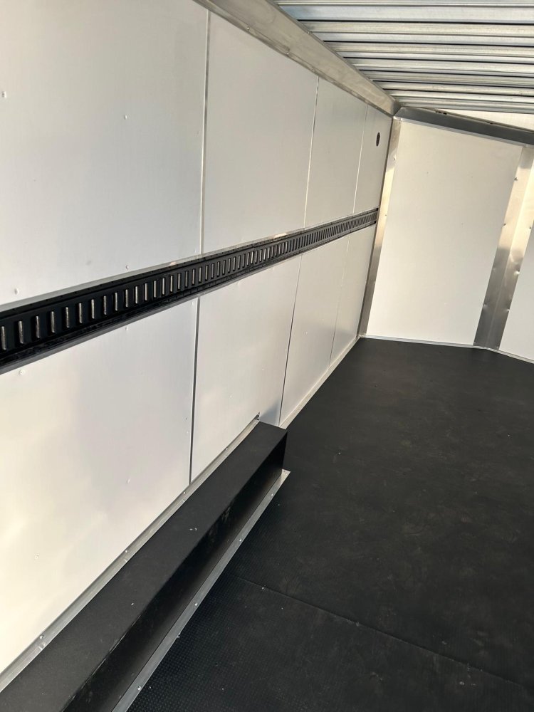 8.5&times;20 Conquest SE Flat Top Sloped V-Nose Enclosed Trailer - White | Carson City, NV