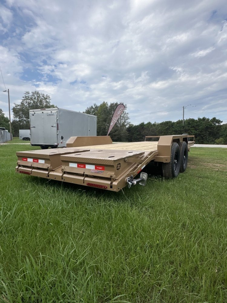 BuckShot Trailers  Equipment