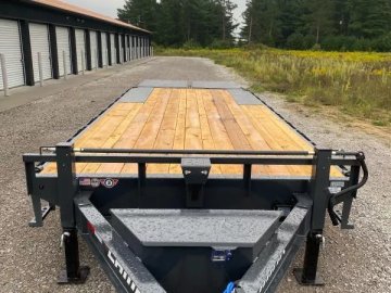 x Lamar Trailers Equipment