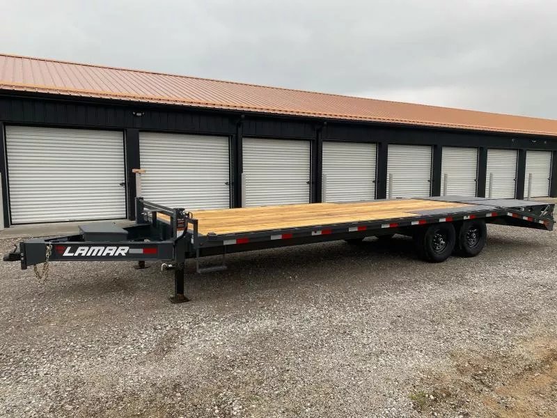 x Lamar Trailers Equipment