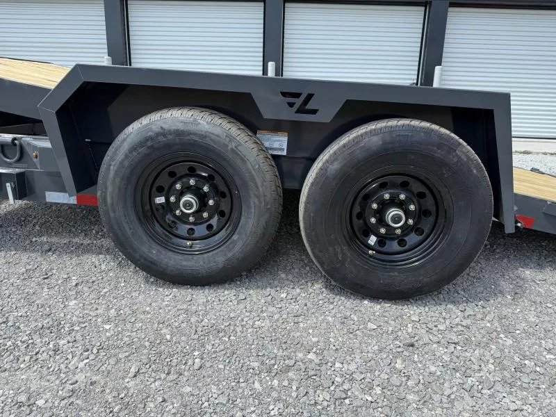 83"x20' Lamar Trailers Tilt