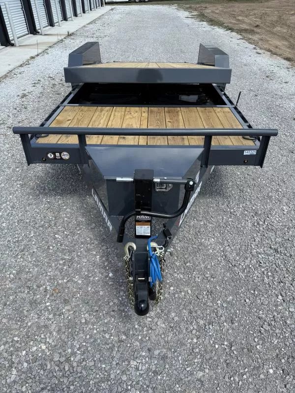 83"x20' Lamar Trailers Tilt