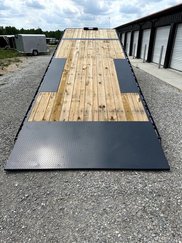 102"x24' Lamar Trailers Tilt