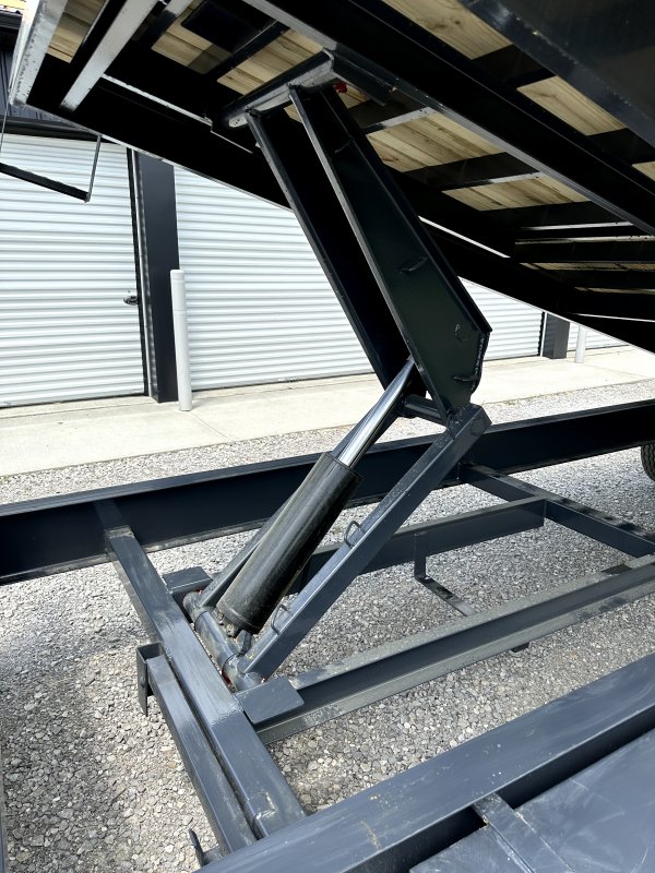 102"x24' Lamar Trailers Tilt
