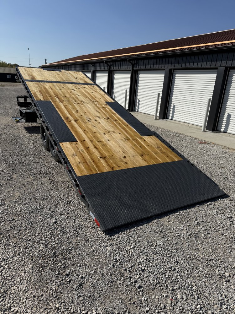 102"x24' Lamar Trailers Tilt