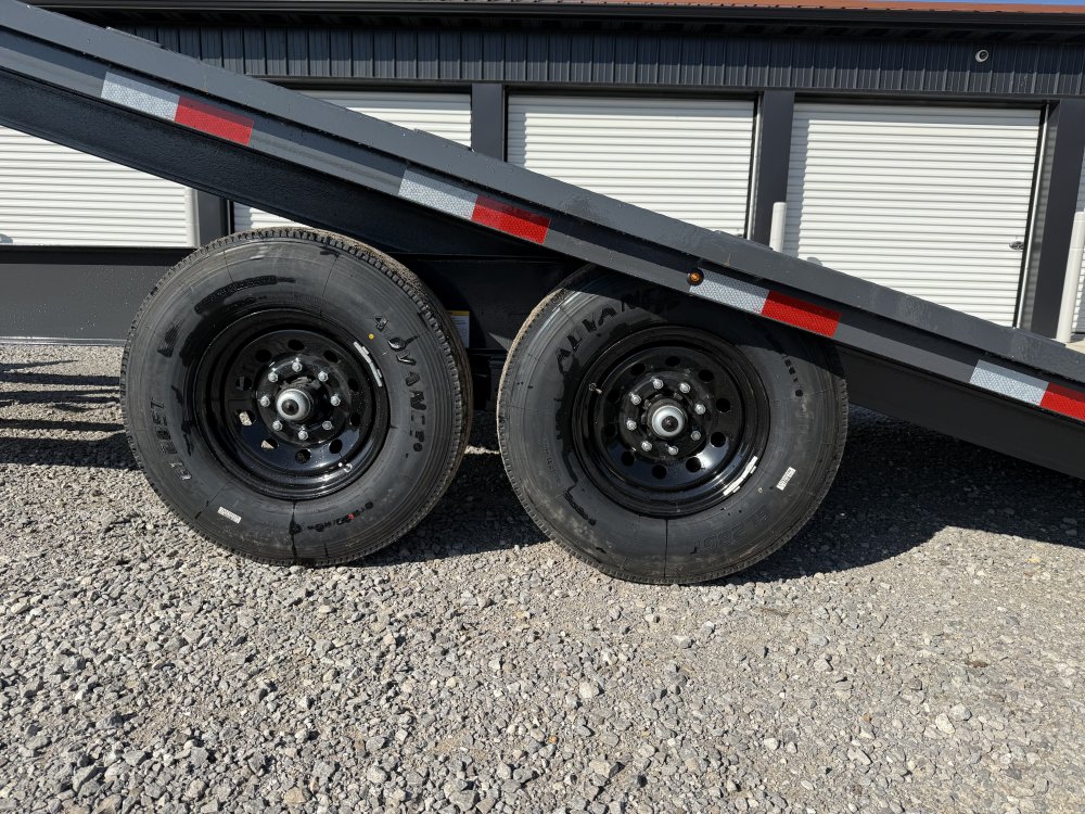 102"x24' Lamar Trailers Tilt