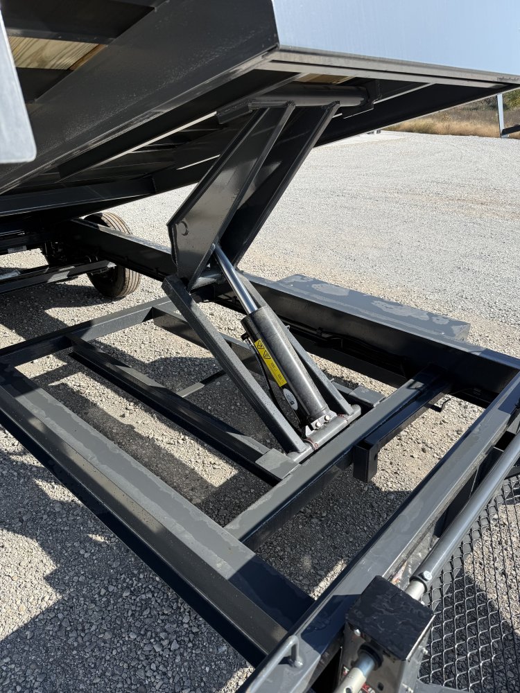 102"x24' Lamar Trailers Tilt