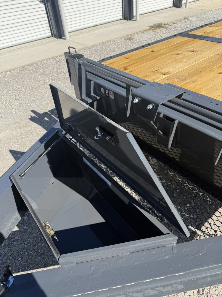 102"x26' Lamar Trailers Tilt