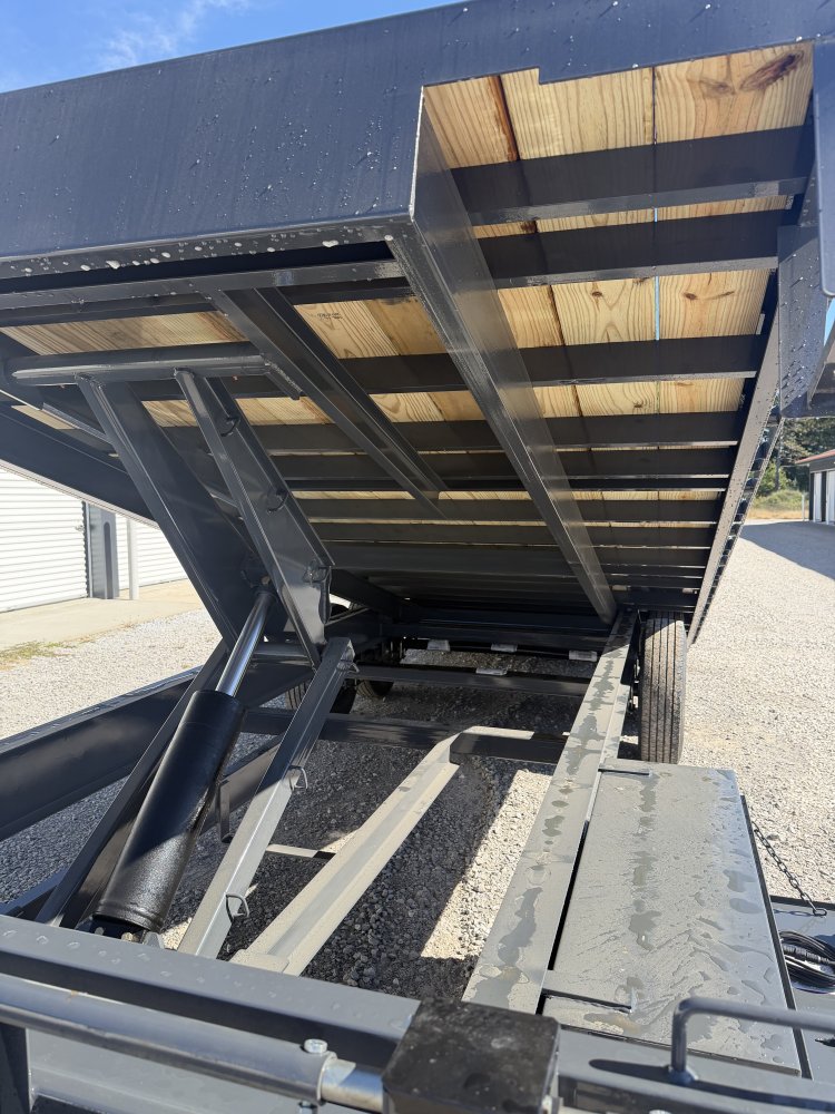 102"x26' Lamar Trailers Tilt