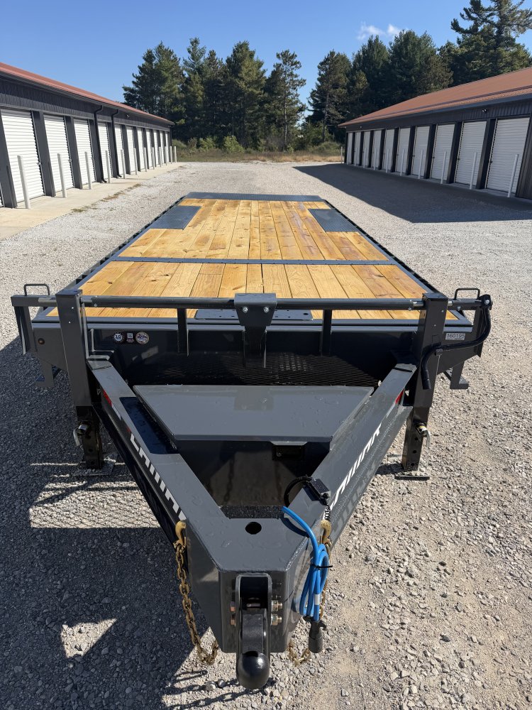 102"x26' Lamar Trailers Tilt