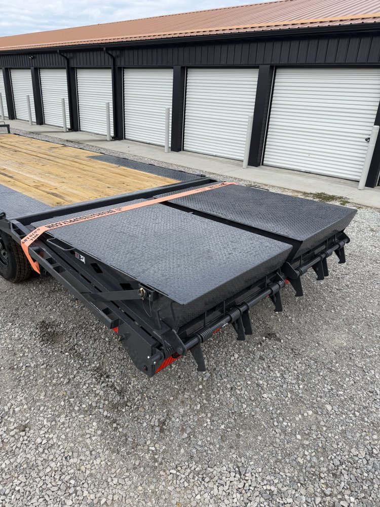 83"x24' Lamar Trailers Equipment