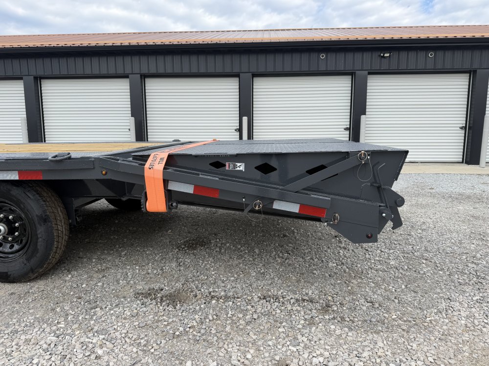 83"x24' Lamar Trailers Equipment