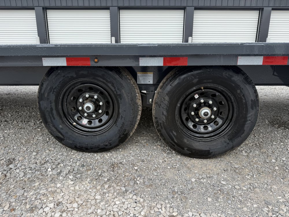 83"x24' Lamar Trailers Equipment