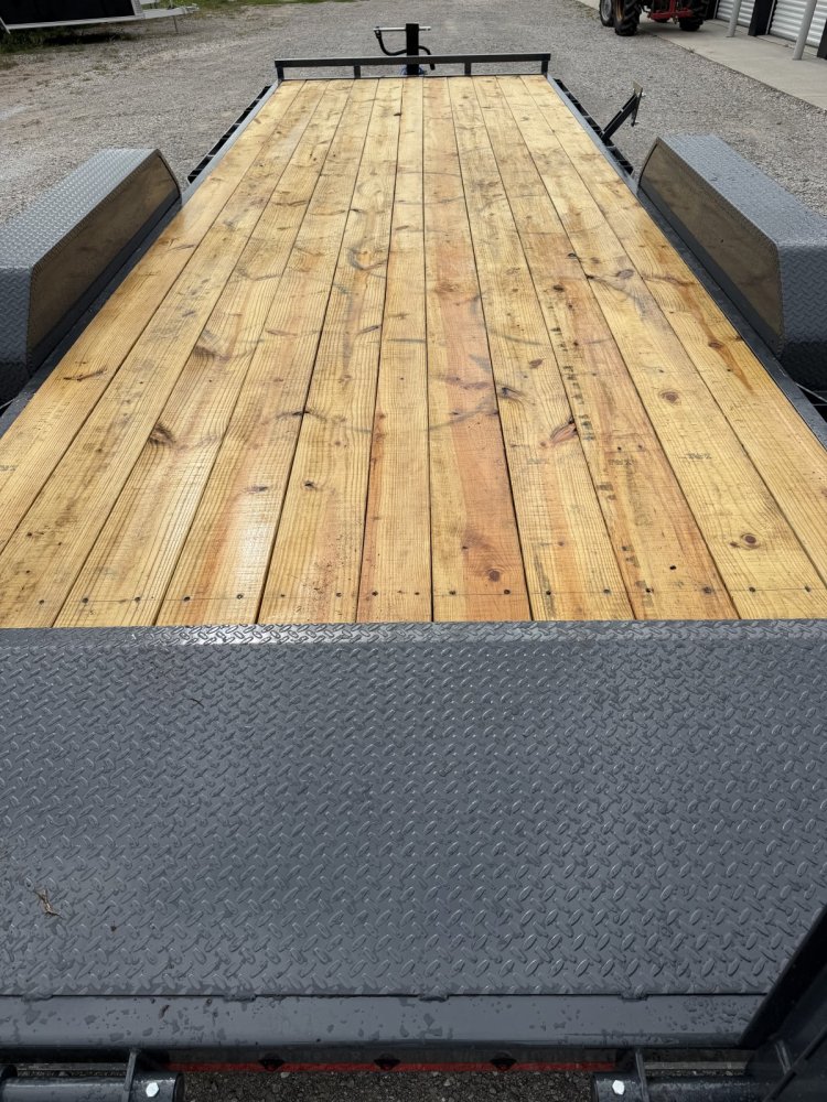 83"x22' Lamar Trailers Equipment