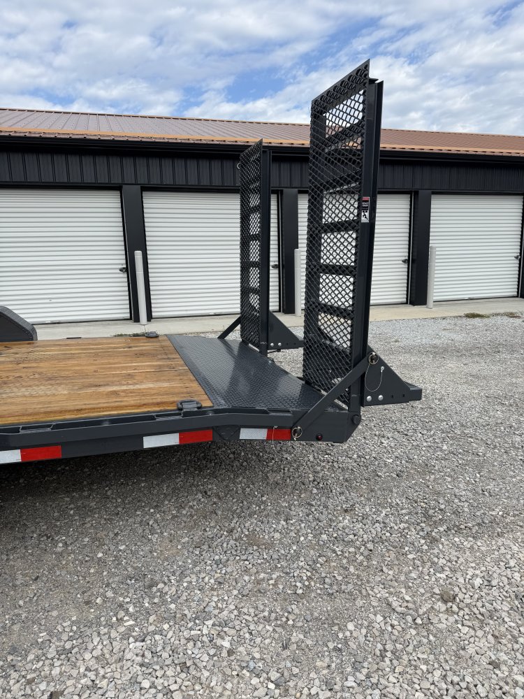 83"x22' Lamar Trailers Equipment