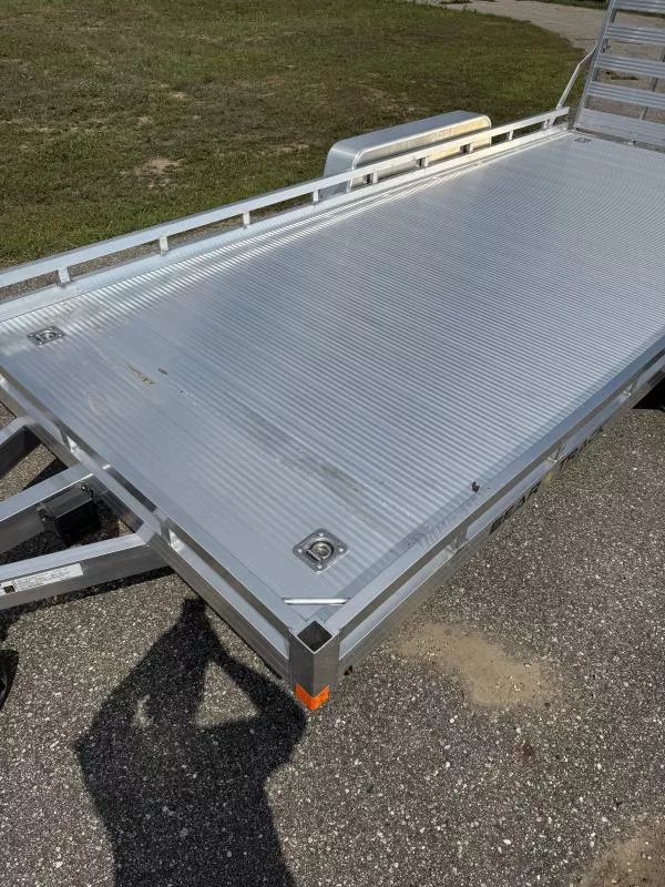 6.75"x16.17" Bear Track Utility