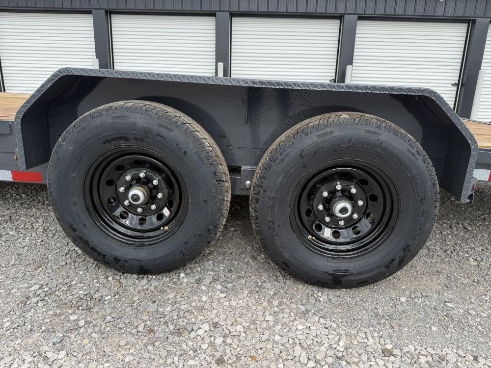 83"x22' Lamar Trailers Equipment