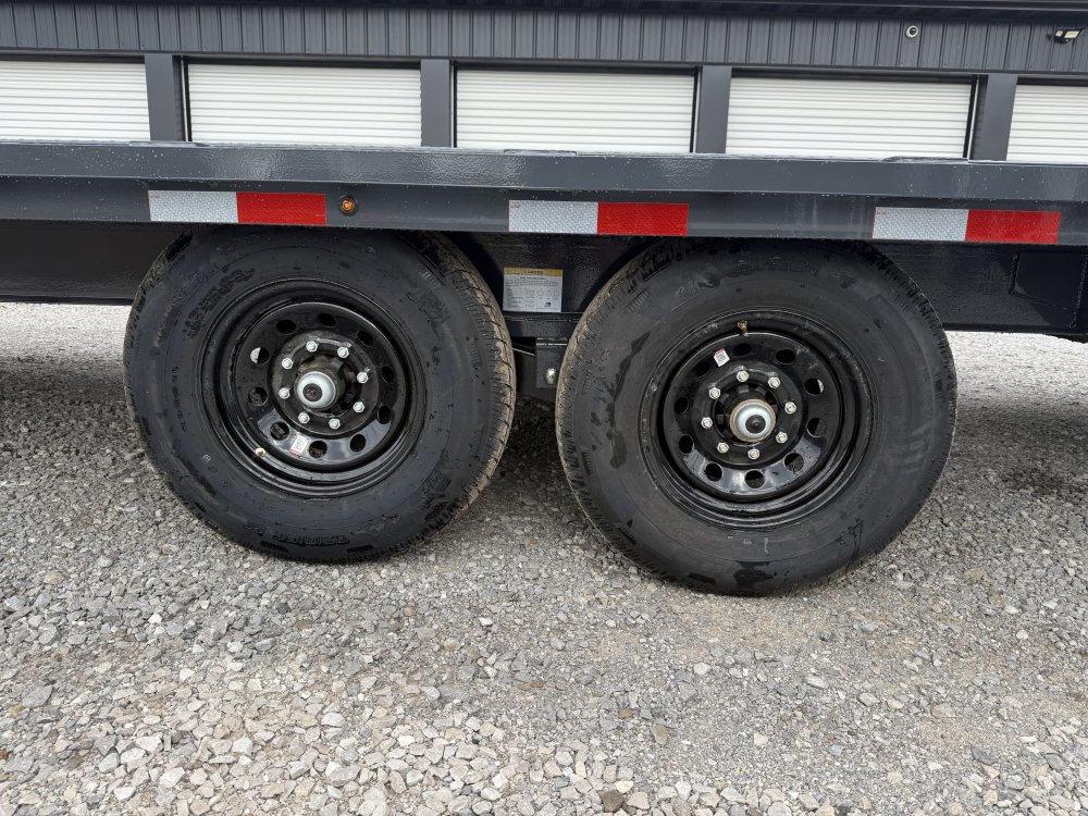 83"x24' Lamar Trailers Equipment