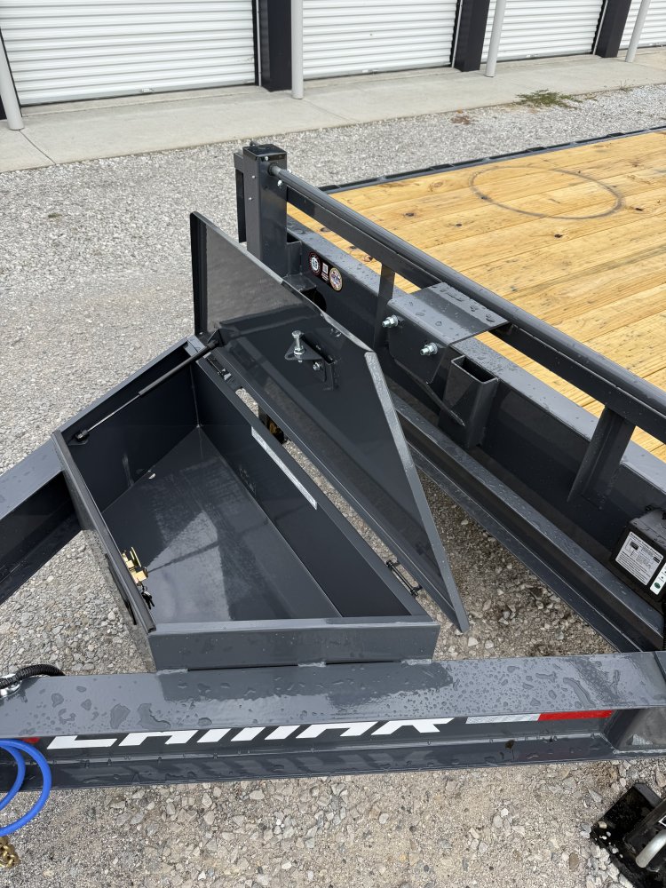 83"x24' Lamar Trailers Equipment