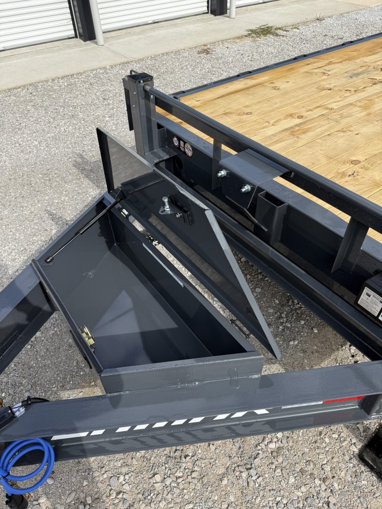 83"x22' Lamar Trailers Equipment