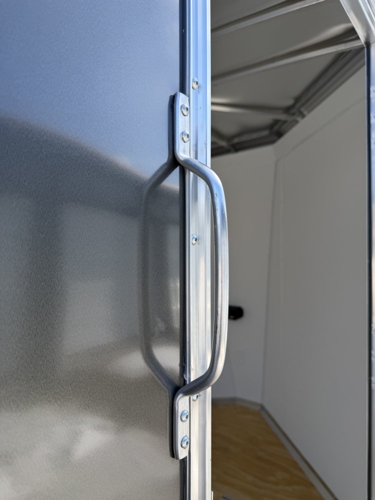 8' 5"x18' NEO Trailers Recreational