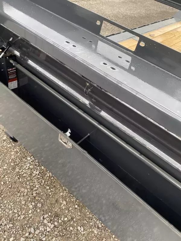 102"x32" Lamar Trailers Equipment