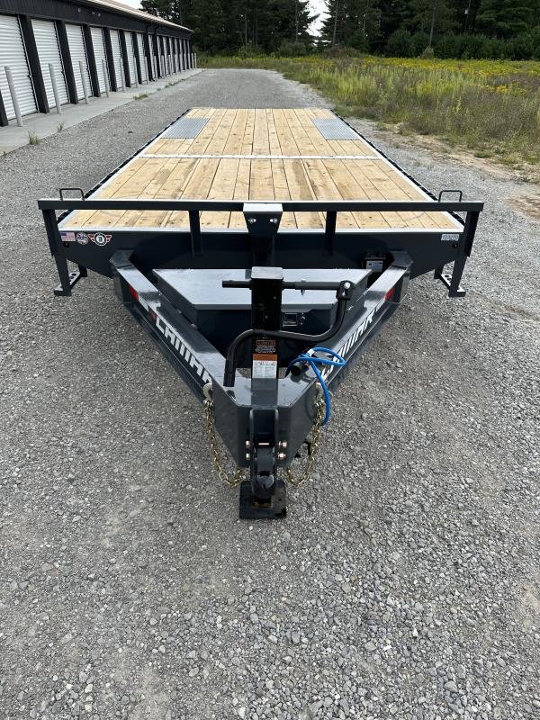 102"x24' Lamar Trailers Equipment